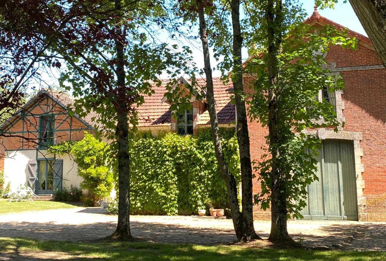 Cottages De Chateau De Vaux Yvré-lʼÉvêque Exteriér fotografie